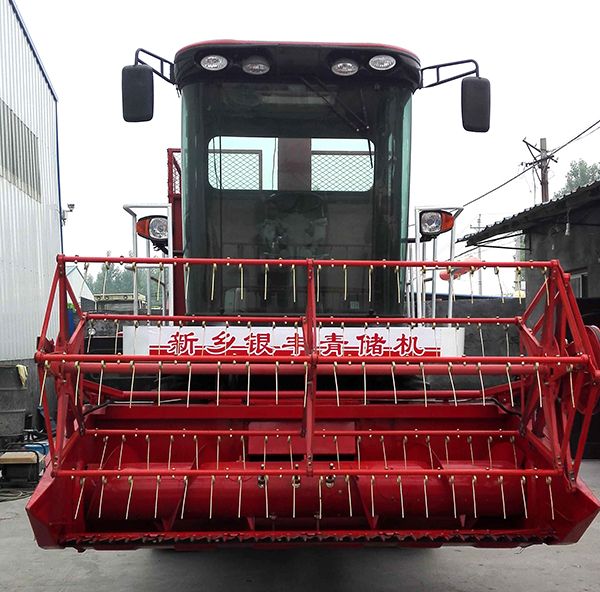 黑麥草青儲收割機發(fā)貨現(xiàn)場